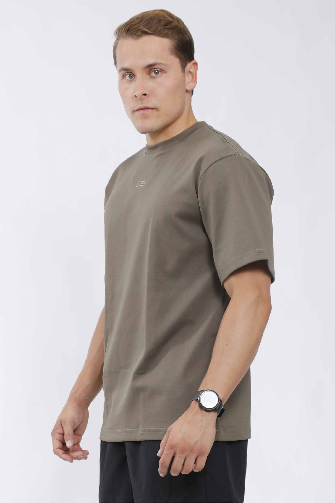 Camisa oversize hombre verde oliva – UF Sport (foto 2 de 3)