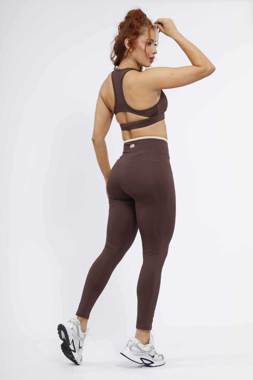 CONJUNTO DEPORTIVO MUJER CAFE - LD- 891 TC- 228